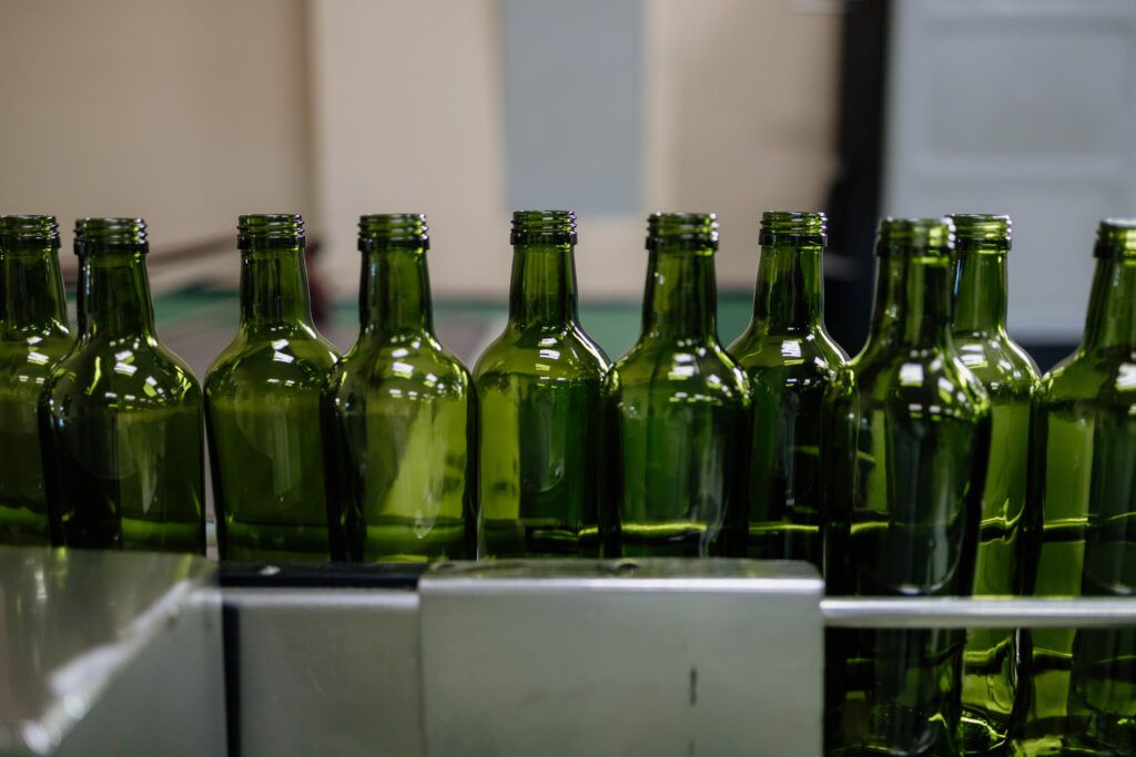 Línea de llenado industrial en la planta de Josefrans